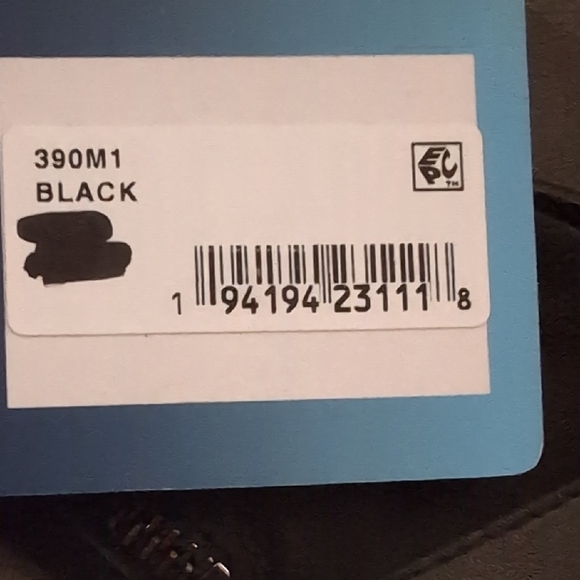 Isotoner Women's Black Gloves - Picture 3 of 3